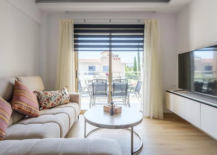 Luxury At Elysia Park, Pool, Spa, Balcony * פאפוס