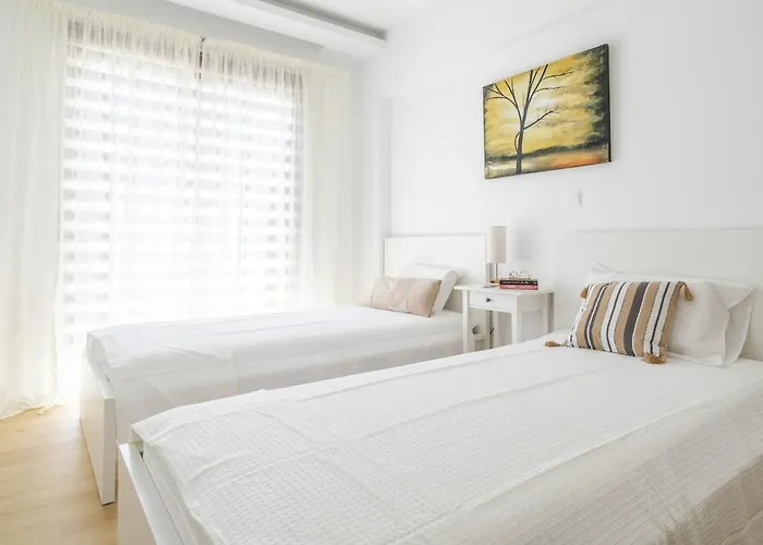 Luxury At Elysia Park, Pool, Spa, Balcony * פאפוס