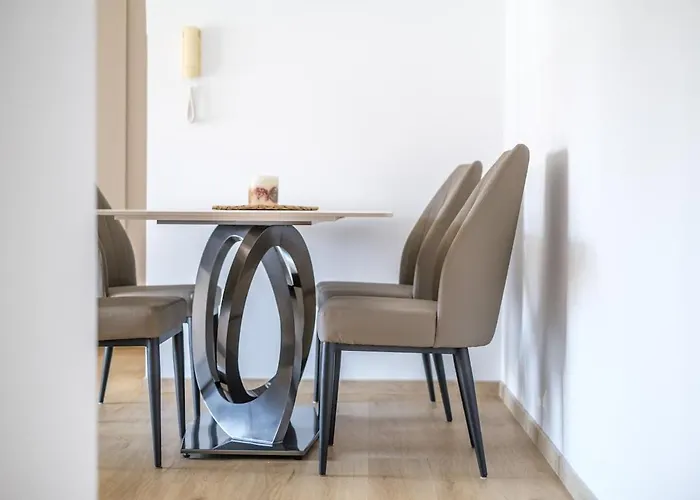 Luxury At Elysia Park, Pool, Spa, Balcony