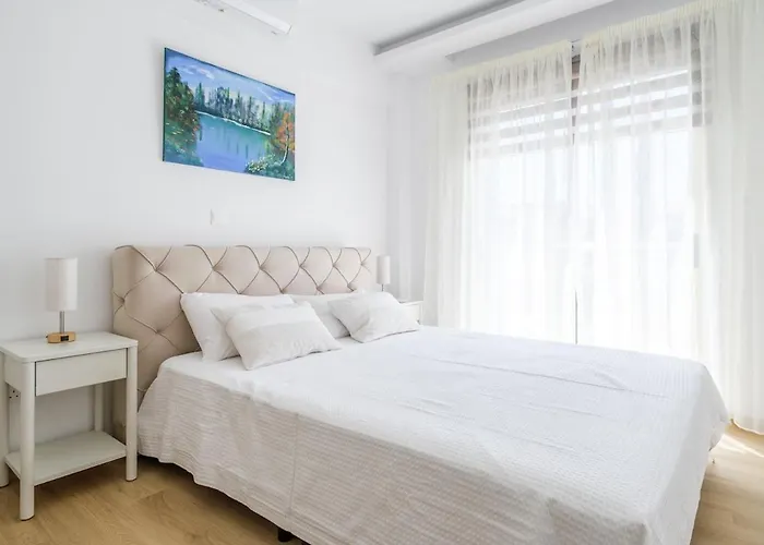 דירה Luxury At Elysia Park, Pool, Spa, Balcony פאפוס