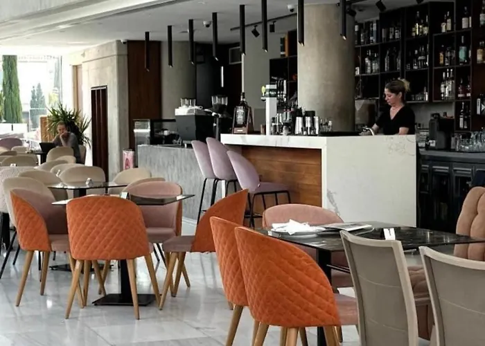 Luxury At Elysia Park, Pool, Spa, Balcony * פאפוס