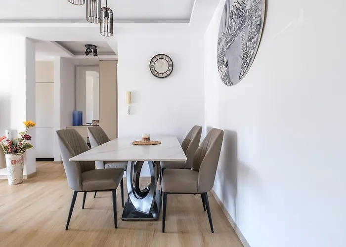 דירה Luxury At Elysia Park, Pool, Spa, Balcony