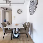 Διαμέρισμα Luxury At Elysia Park, Pool, Spa, Balcony