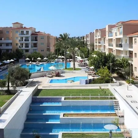 Luxury At Elysia Park, Pool, Spa, Balcony شقة بافوس