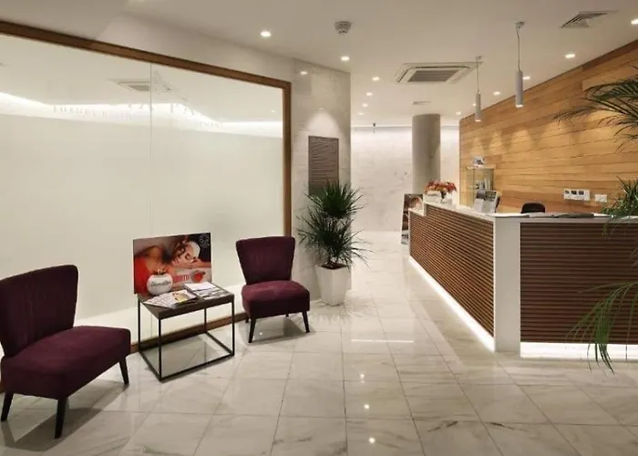 Luxury At Elysia Park, Pool, Spa, Balcony Lejlighed