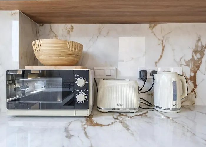 Luxury At Elysia Park, Pool, Spa, Balcony 公寓 Paphos