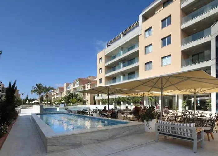 Luxury At Elysia Park, Pool, Spa, Balcony Lejlighed Paphos