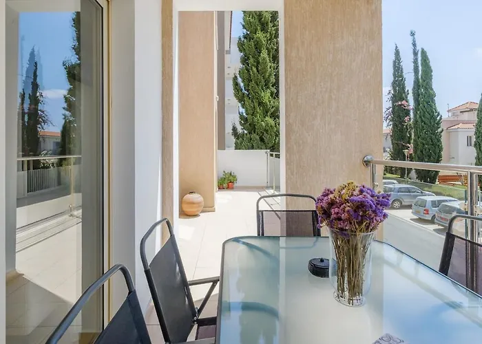 Luxury At Elysia Park, Pool, Spa, Balcony 公寓 Paphos