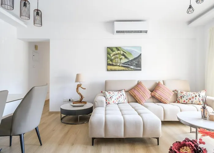 Luxury At Elysia Park, Pool, Spa, Balcony